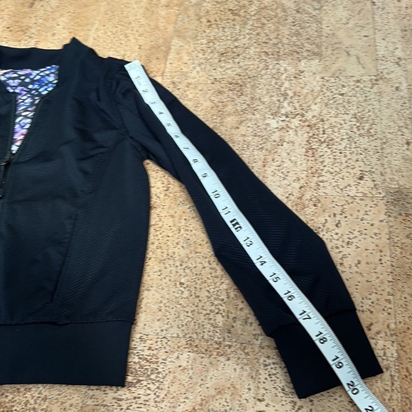 Gorgeous, reversible (EUC ) Zella girl’s athletic jacket. - Picture 14 of 14
